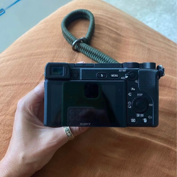 Sony 6400 - Picture 5 of 9